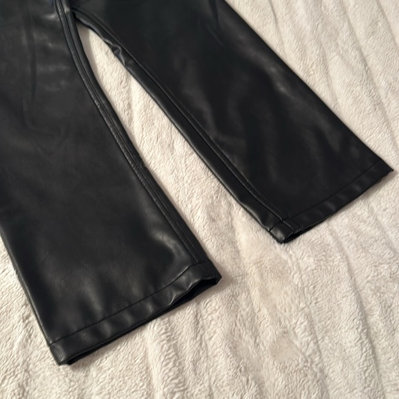 Abercrombie & Fitch Curve Love Vegan Leather 90s Straight Pant - Picture 6 of 6
